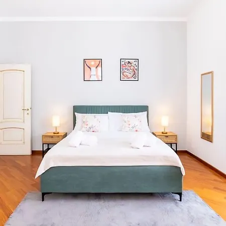 Luxury On The Center Of קומו