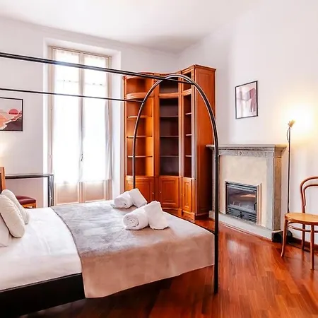 Luxury On The Center Of דירה