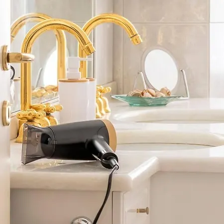 Luxury On The Center Of קומו