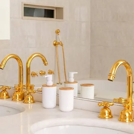 Luxury On The Center Of קומו